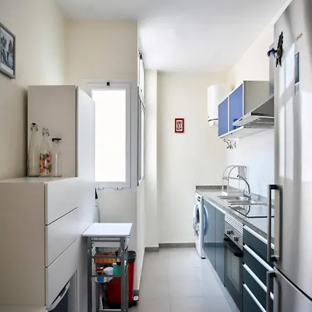 Work & Pet Friendly Urban Flat Close To The
