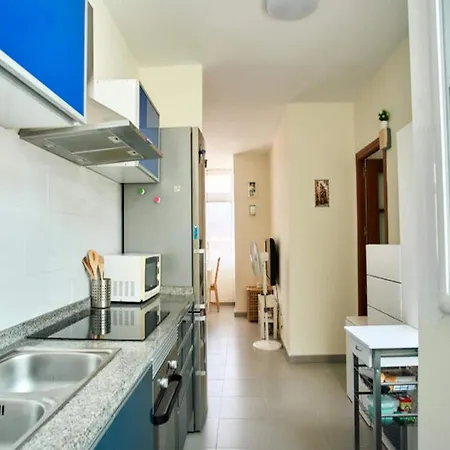 Work & Pet Friendly Urban Flat Close To The Apartment