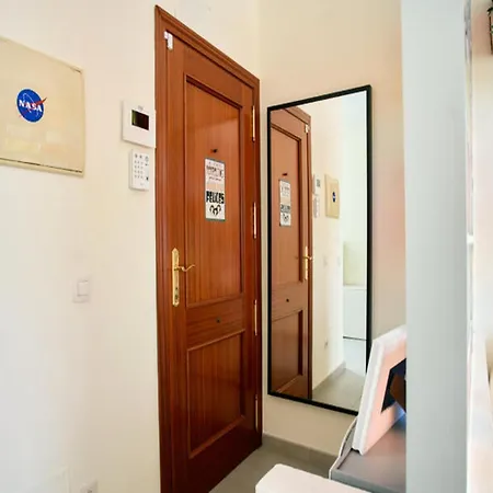 Work & Pet Friendly Urban Flat Close To The